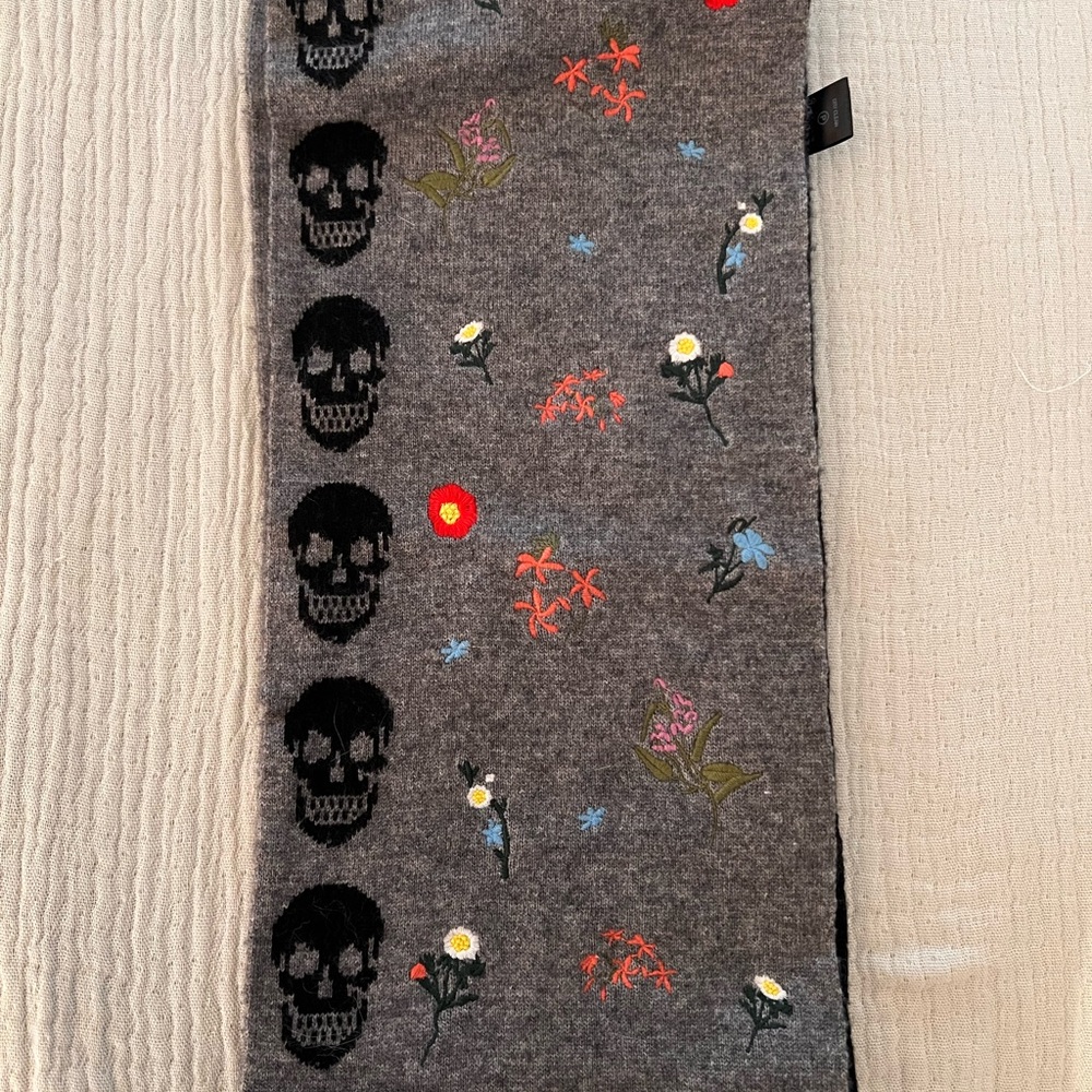 Skull Cashmere Gray Scarf with Floral Embroidery